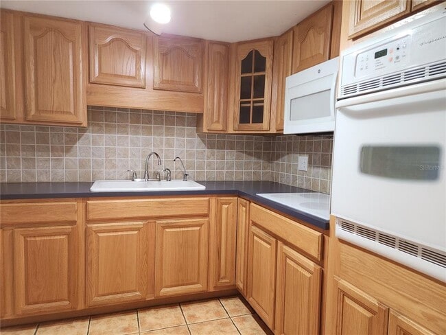 Building Photo - 2458 Columbia Dr