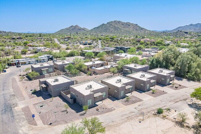 Building Photo - 6041 E Valley Way