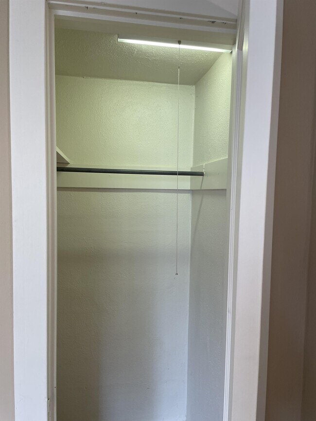 Building Photo - 437 Maple St NE