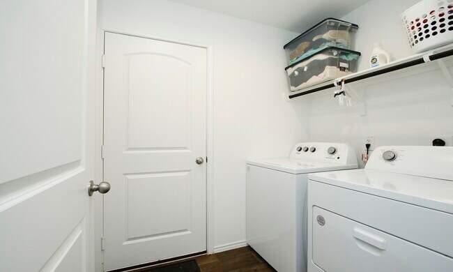 Building Photo - 9905 Gln Brk Ln