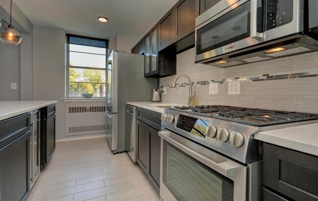 Building Photo - 1620 E Broad St