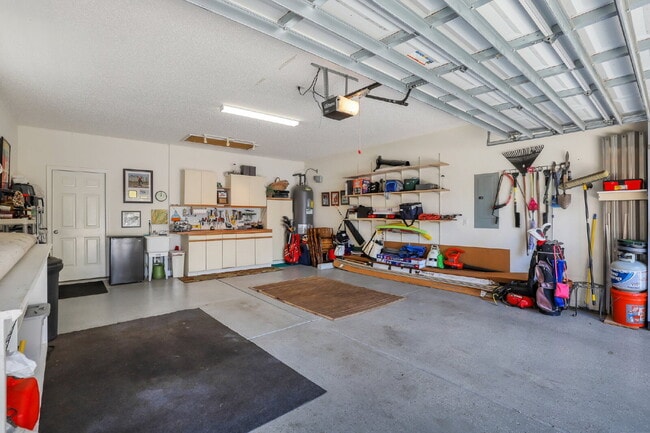 Building Photo - Charming 2-Bedroom, Plus Den Home with 2 F...