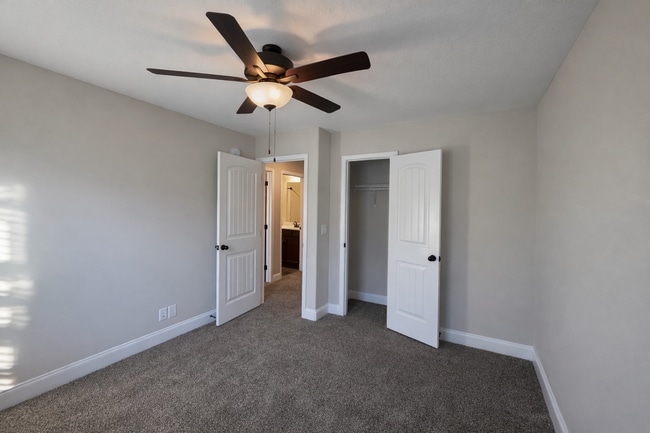 Building Photo - Modern 3 Bedroom Townhome in Prime Location