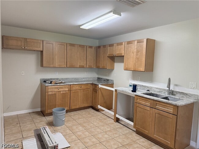 Building Photo - 2510 Martin Ave S