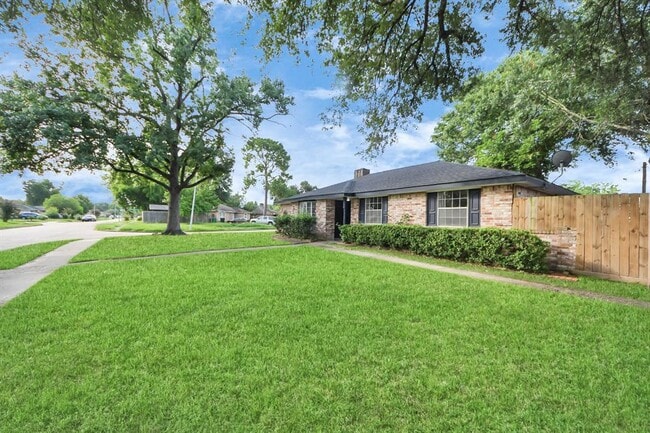 Building Photo - 15135 Chipman Ln.