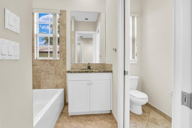 Building Photo - 3432 NE 15th Ave