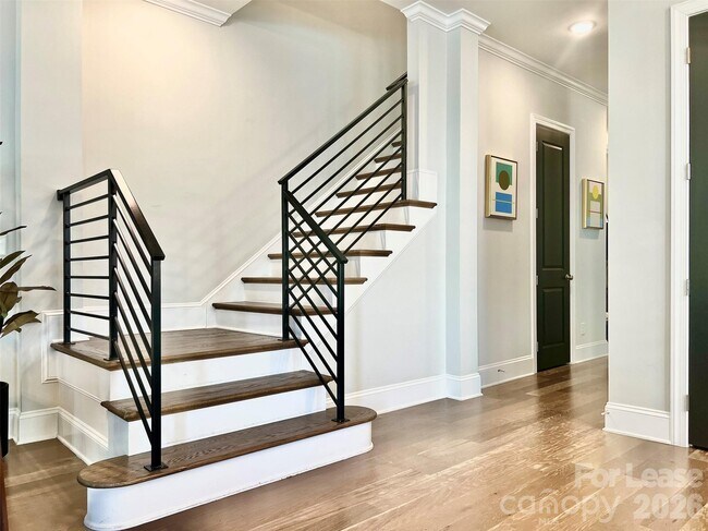 Building Photo - 413 Belton St