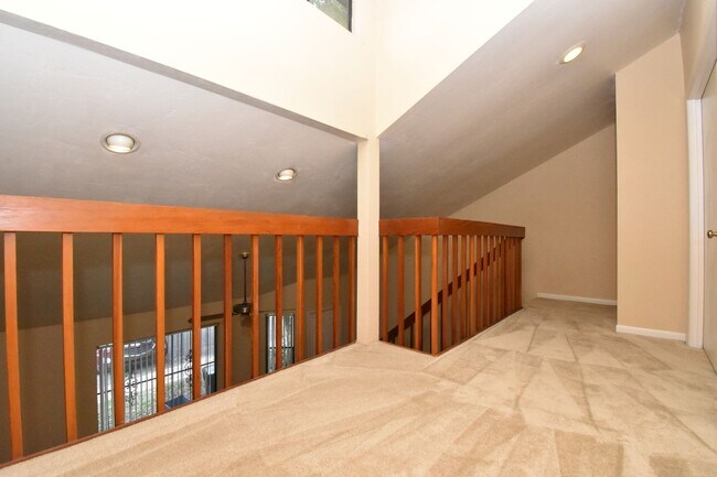 Building Photo - 2945 SW 39th Ave