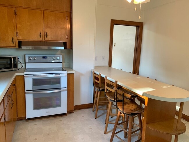 Building Photo - Charming Home with Large Backyard Near Radford University