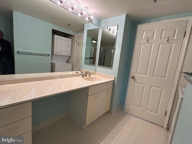 Building Photo - 1100 Lovering Ave