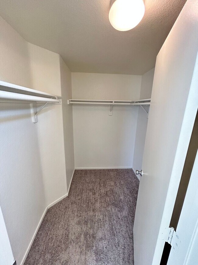 Building Photo - Welcome Home! Charming 3 Bedroom, 2 Bath, ...