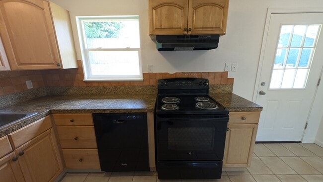 Building Photo - Great duplex unit in Sherwood!