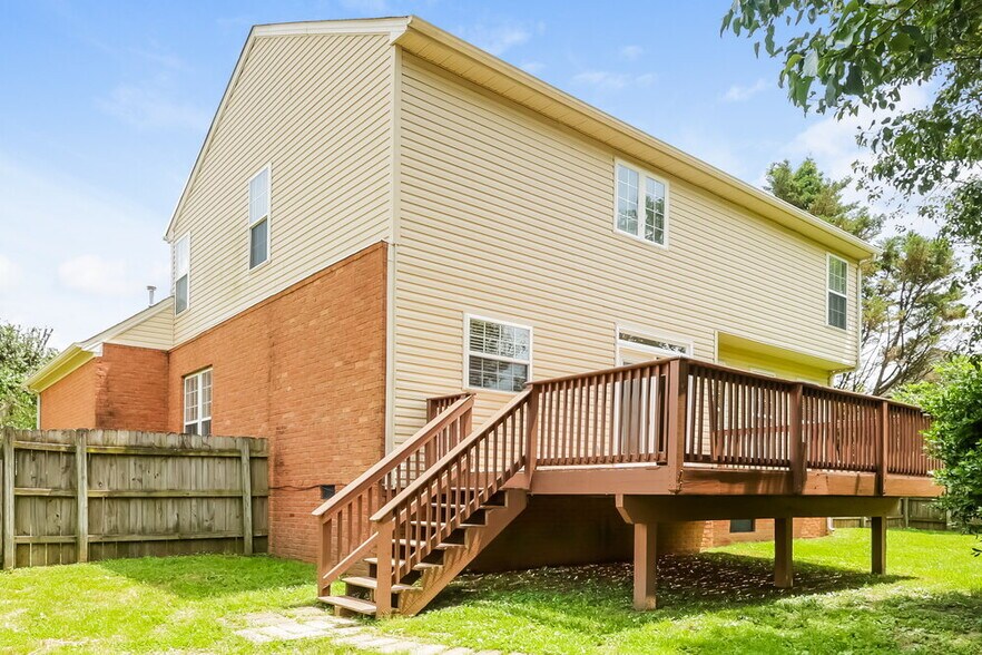 Building Photo - 2641 Churchill Dr