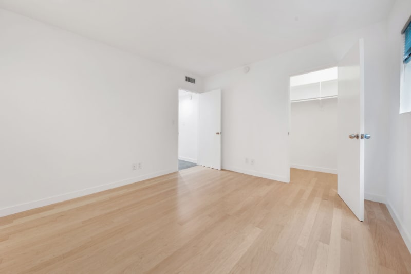 Building Photo - 7767 Hollywood Blvd