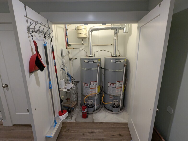 Building Photo - 613 E 8800 S