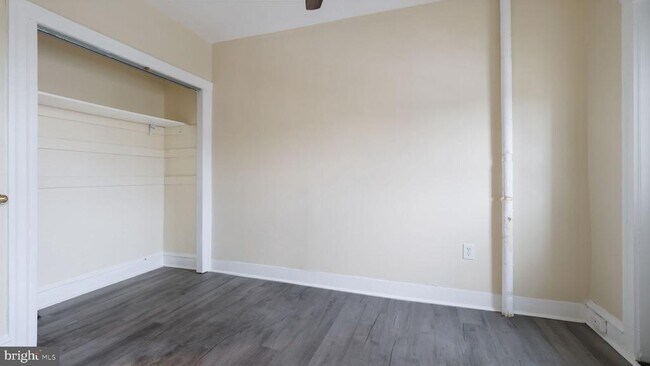 Building Photo - 2 E State St