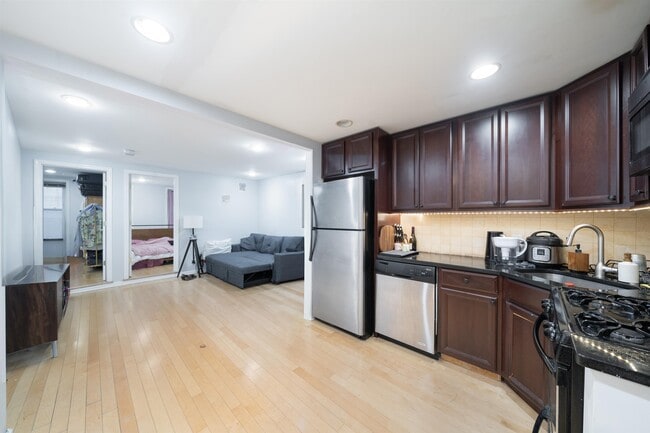 Building Photo - 162 Steuben St