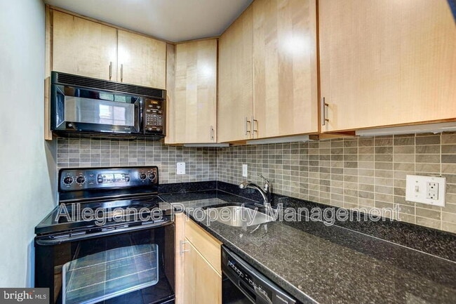 Building Photo - 1909 Key Blvd