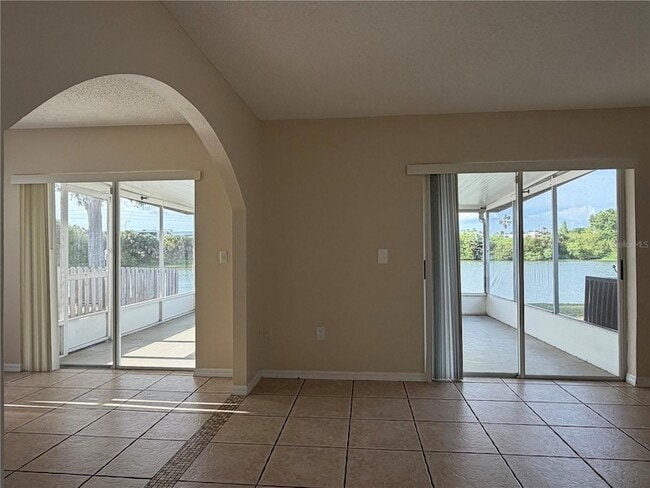 Building Photo - 758 Burlwood St