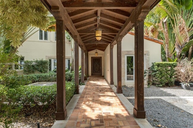 Building Photo - 11 E Rivo Alto Dr