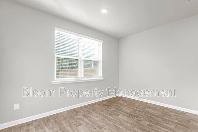 Building Photo - 641 Silver Spruce St