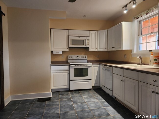 Building Photo - 10 Washington Ave