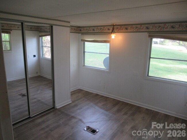 Building Photo - 6682 E North Carolina 150 Hwy