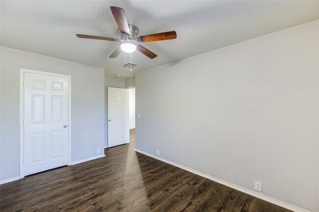 Building Photo - 18827 Sandelford Dr