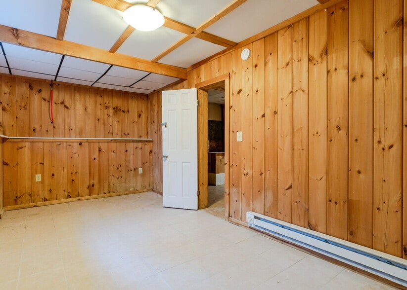 Building Photo - 8 Western Ave