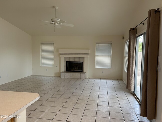 Building Photo - 1161 W Courtney Ln