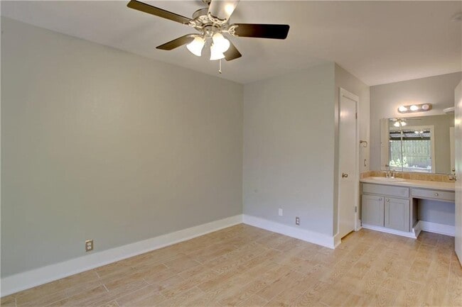 Building Photo - 2313 La Casa Dr