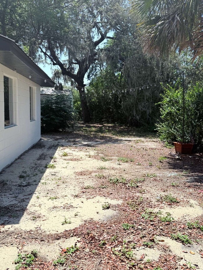 Building Photo - 3-Bedroom and 2-Bathroom with 1 Car Garage