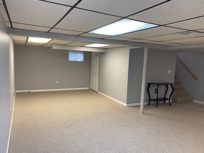 Building Photo - 580 Comstock Ave