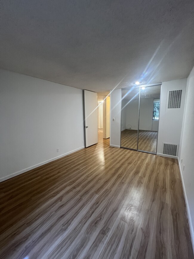 Bedroom with mirrored closet doors - 6435 Green Valley Cir