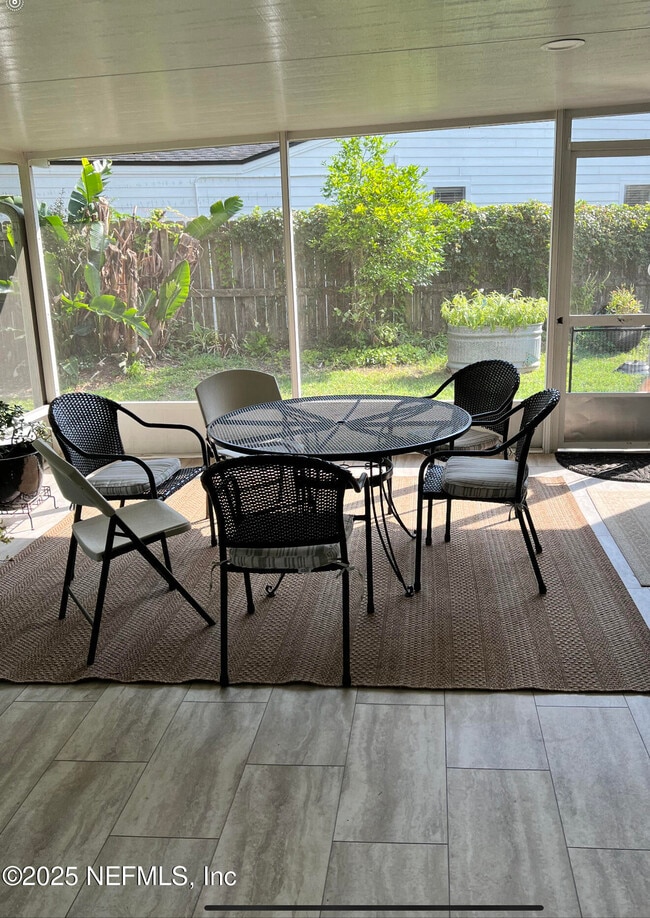 Building Photo - 1809 Kings Way