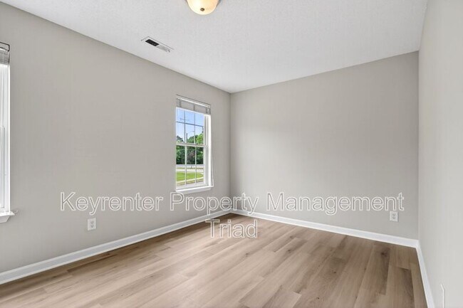 Building Photo - 2703 Stafford St