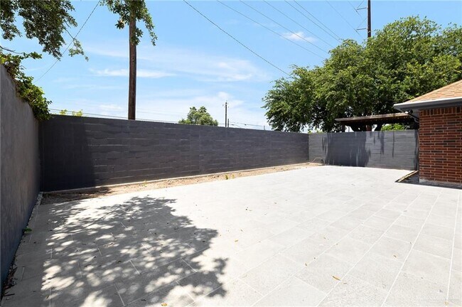 Building Photo - 309 N 36th Ln