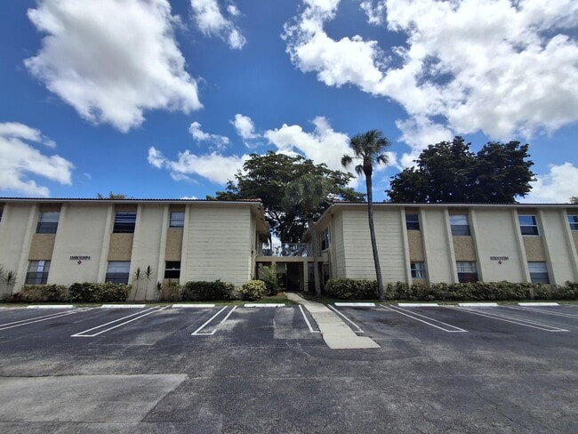 Building Photo - 11506 Royal Palm Blvd