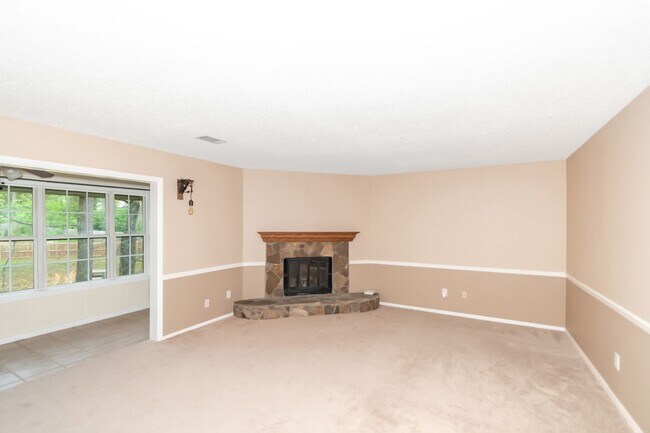Building Photo - 2106 Palmyra Dr