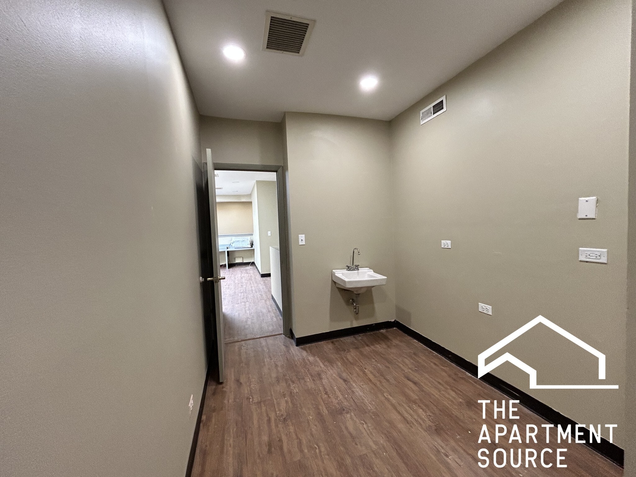 Building Photo - 4956 W Irving Park Rd