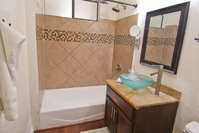 Building Photo - 826 Michigan Ave