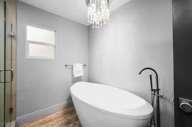 Building Photo - 5870 Cactus Way
