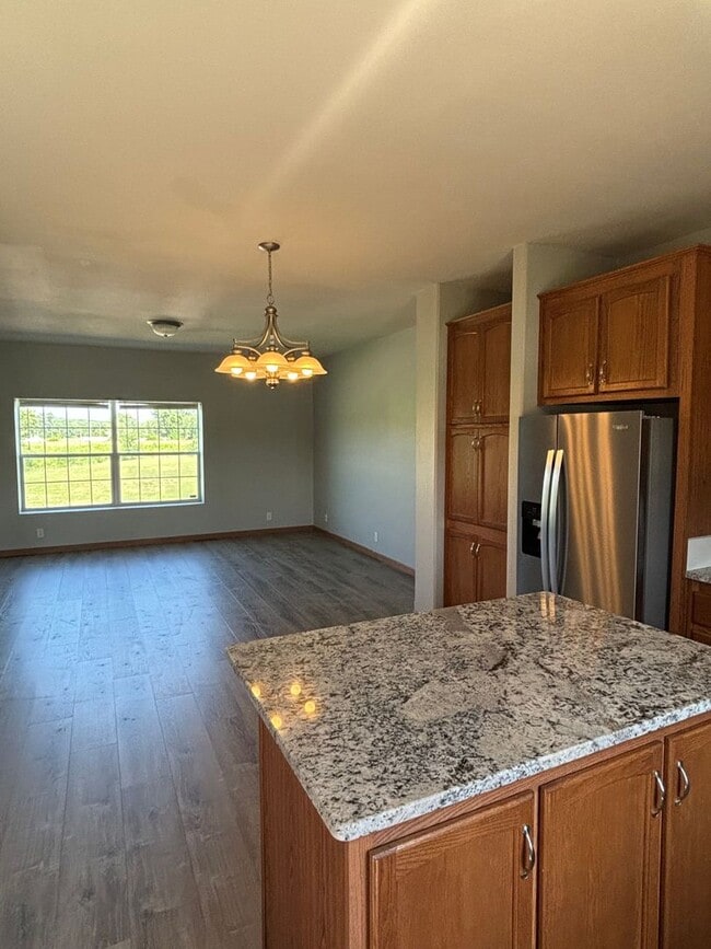 Building Photo - Newly Updated Townhome in Ogden!