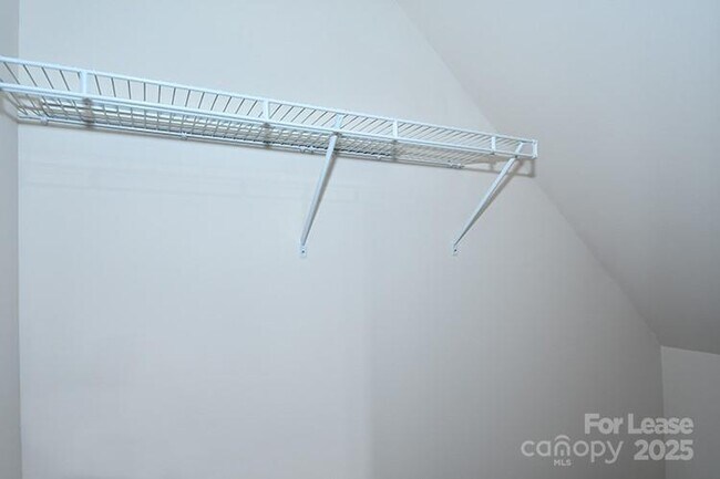 Building Photo - 8204 Viewpoint Lane