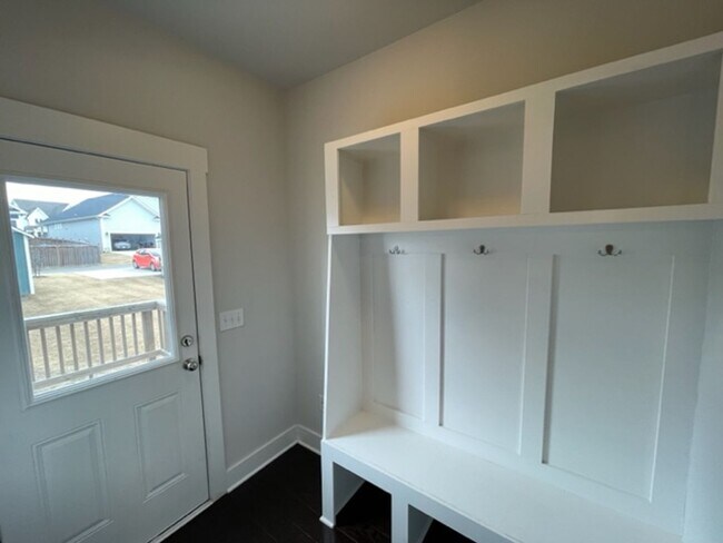 Building Photo - 1332 Big Falls Dr