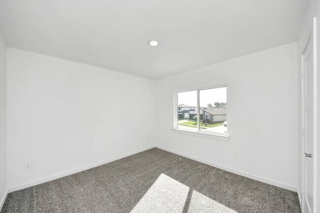 Building Photo - 10438 Plateau Pt Trl