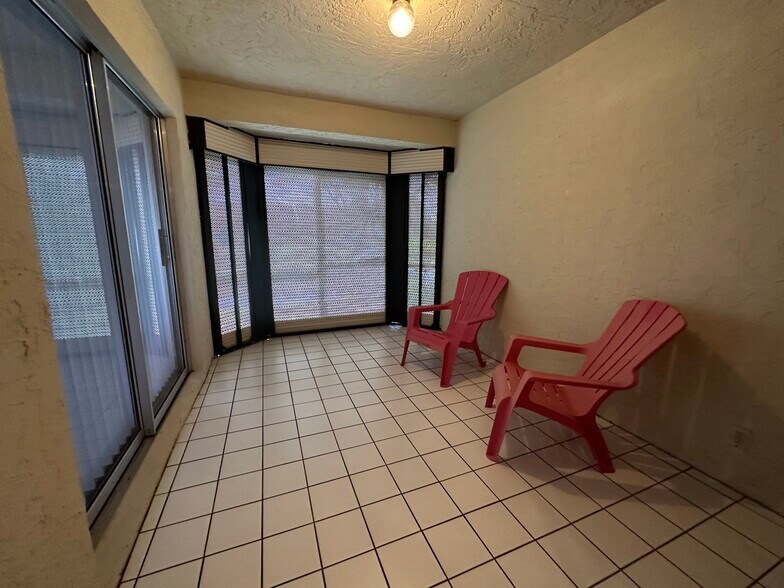 Enclosed lanai - 6016 NW 91st Way