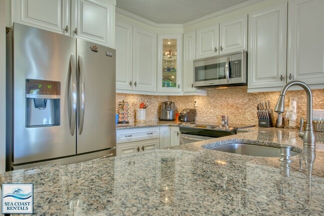 Building Photo - FULLY FURNISHED OFF-SEASON RENTAL