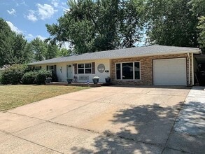 Building Photo - Don't miss out on this beautiful home!