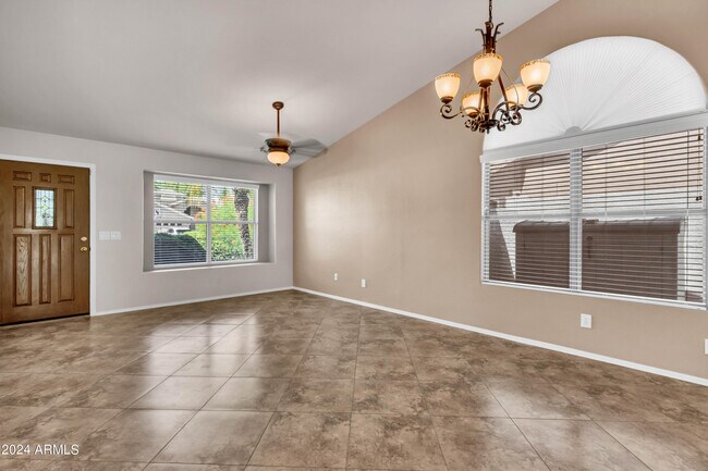 Building Photo - 1113 E Betsy Ln